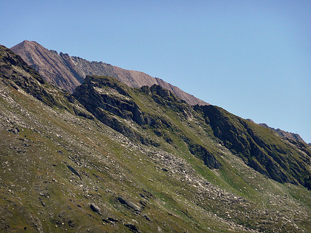 Der lange Grat von der Kreuzspitze zum Vorderen Sajatkopf.